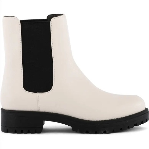 NWOT BC Footwear In the Cards Chelsea Boots - Picture 2 of 7